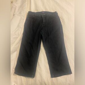 Womens Capri Jeans.Size 12. Back pockets with rhinestones.